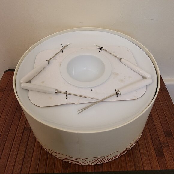 Wildly Delicious Pedestal Dip Chiller - Picture 4 of 10